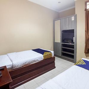 Spot On 3858 Elsana Transit Hotel